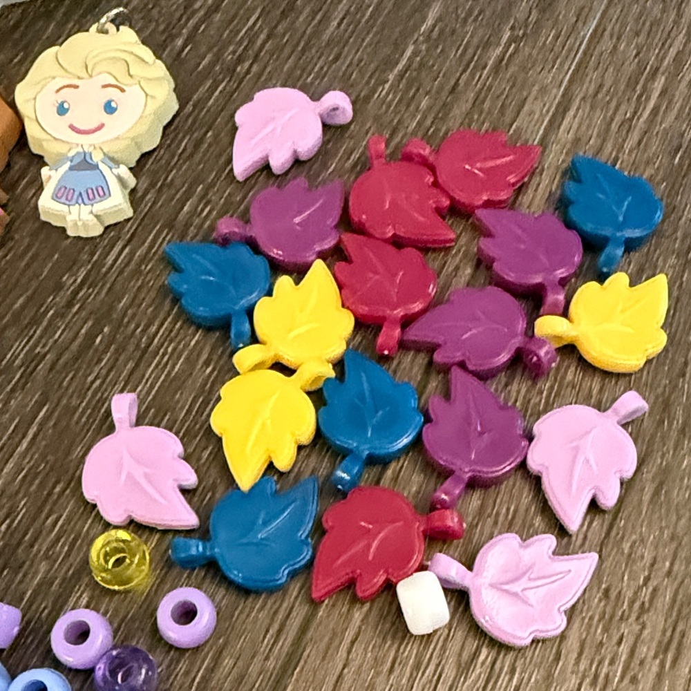 Disney Frozen Castle Bead Set - 5 Character Charms - Carrying Case - Picture 4 of 9